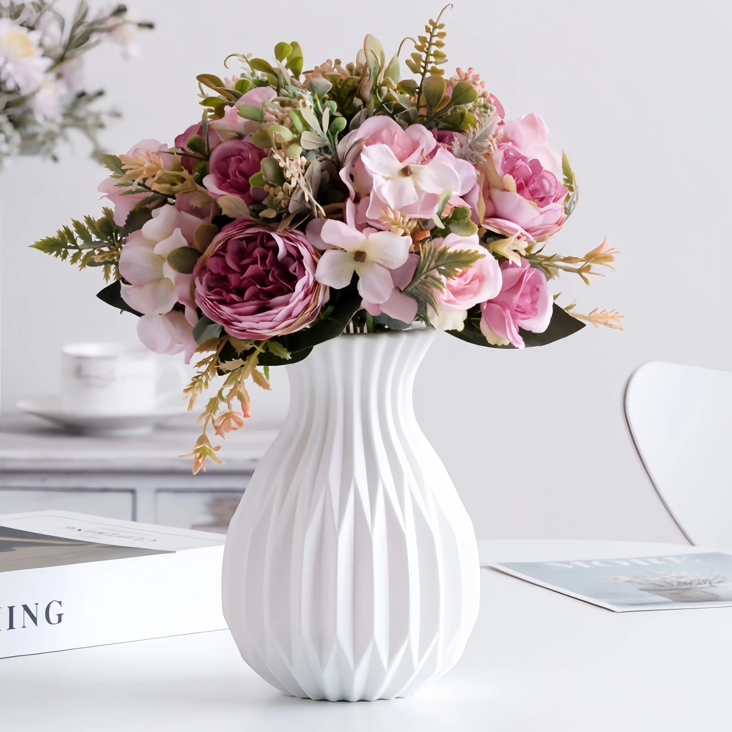 Plastic Nordic Flower Vase - 17cm x 8cm